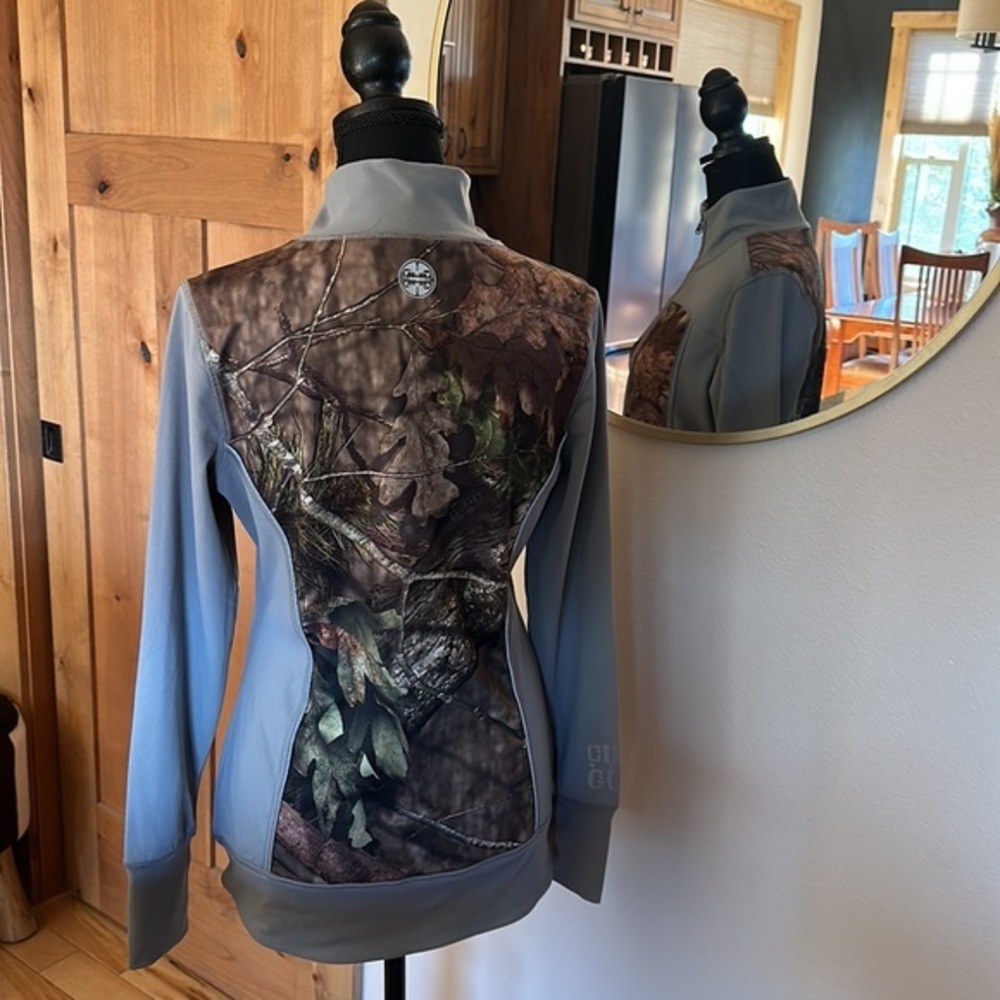 Hunting Jacket Brand is Girls & Guns medium jacket camo hunting coat  stretchy